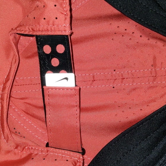 Nike Featherlight Dri Fit Reflective Swoosh Adjustable Strap Hat 195242069202 - Picture 6 of 9